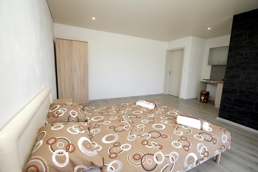 Apartments Victoria 苏托莫雷 外观 照片