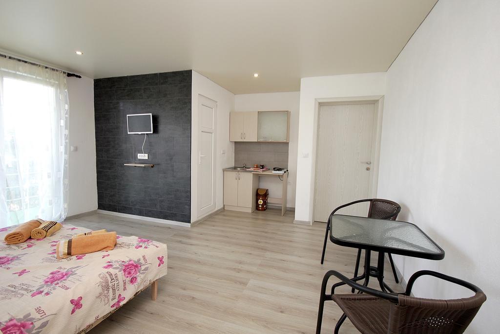 Apartments Victoria 苏托莫雷 外观 照片